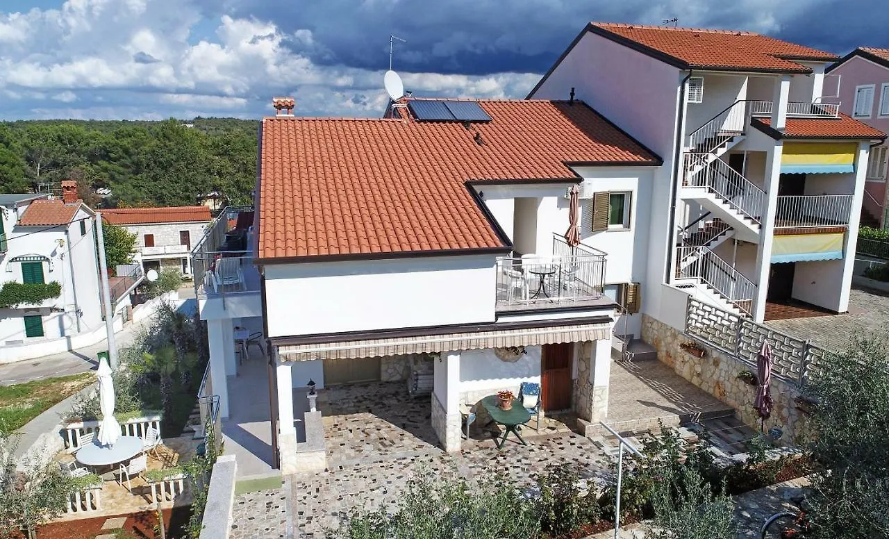 Apartments Nena Funtana 0*,